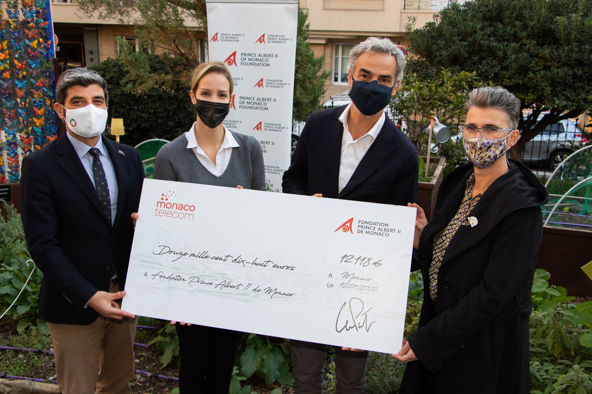 Monaco Telecom supports the Prince Albert II of Monaco Foundation  and Terrae in favour of organic vegetable gardens in schools