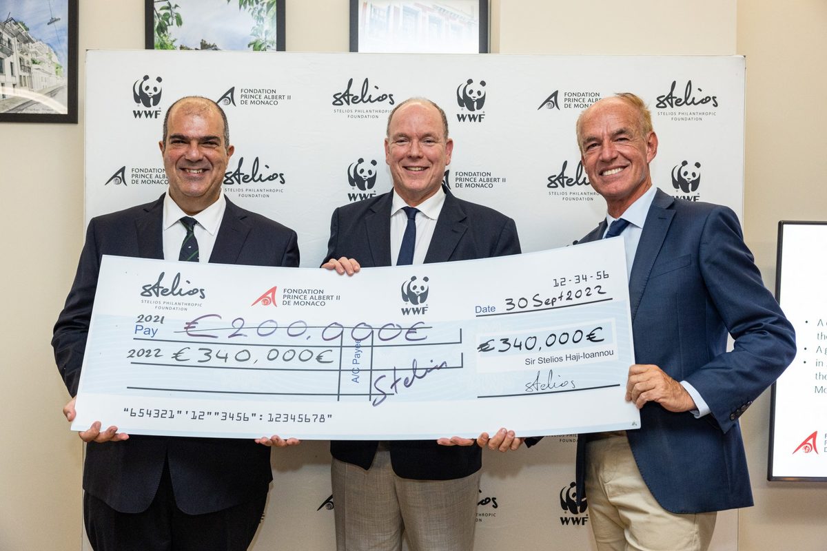 Stelios Philanthropic Foundation, WWF and the Prince Albert II of Monaco raise 340 000 euros in favor of Monk Seal preservation