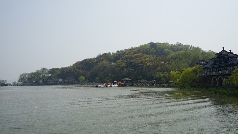 Efflorescence de cyanobactéries dans le lac Taihu - Construction d'une station d'observation sur le terrain